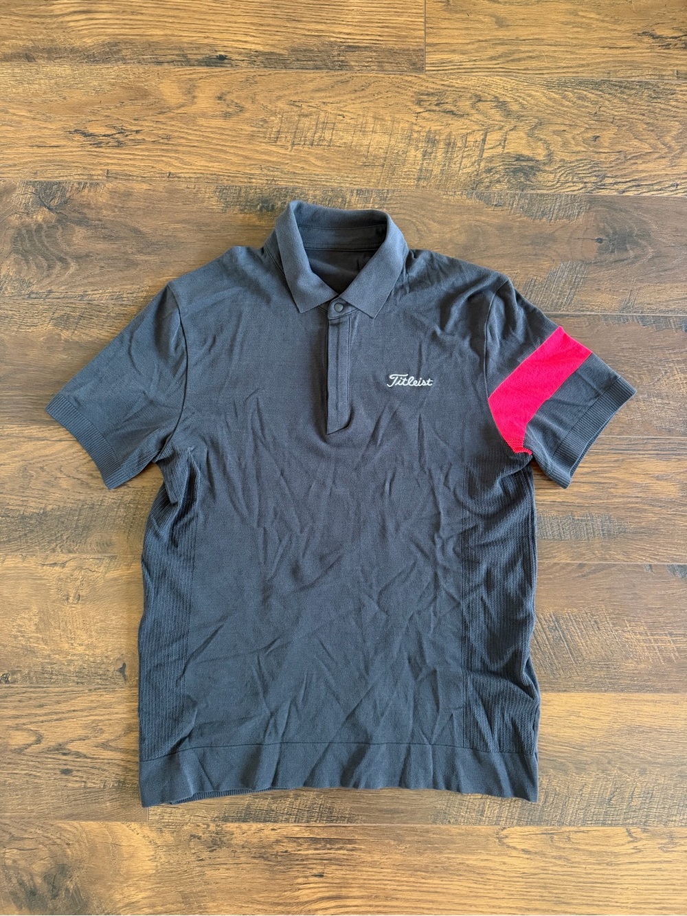Titleist Men’s Gray Golf Polo with Pink Sleeve Accent